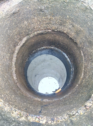 дно колодца заилилось